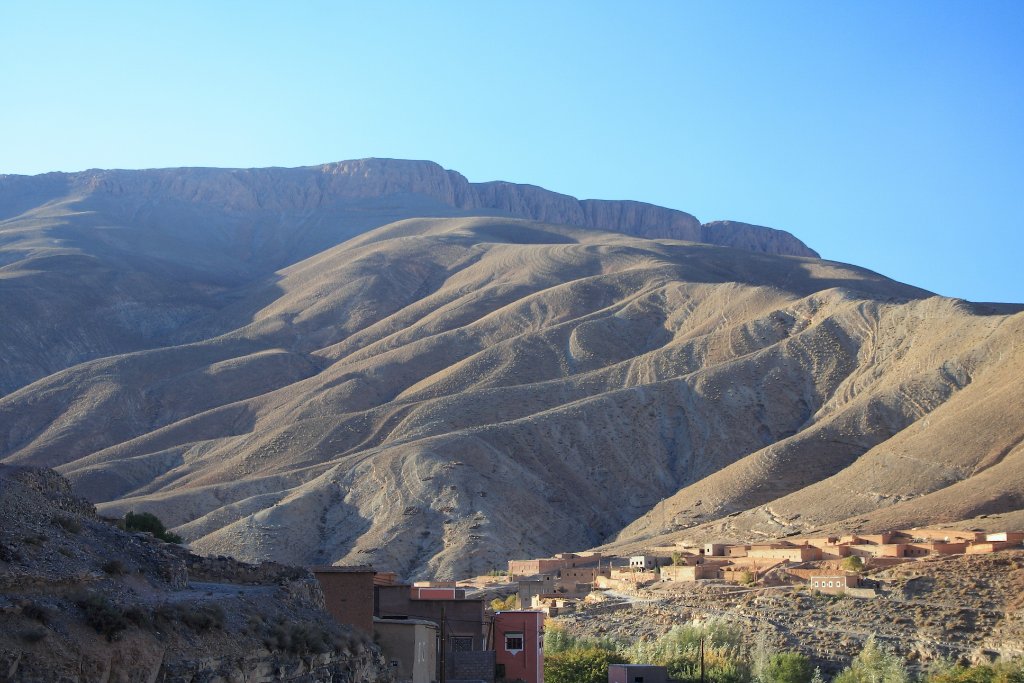 21-Landscape pasts the Dades gorge.jpg - Landscape pasts the Dades gorge